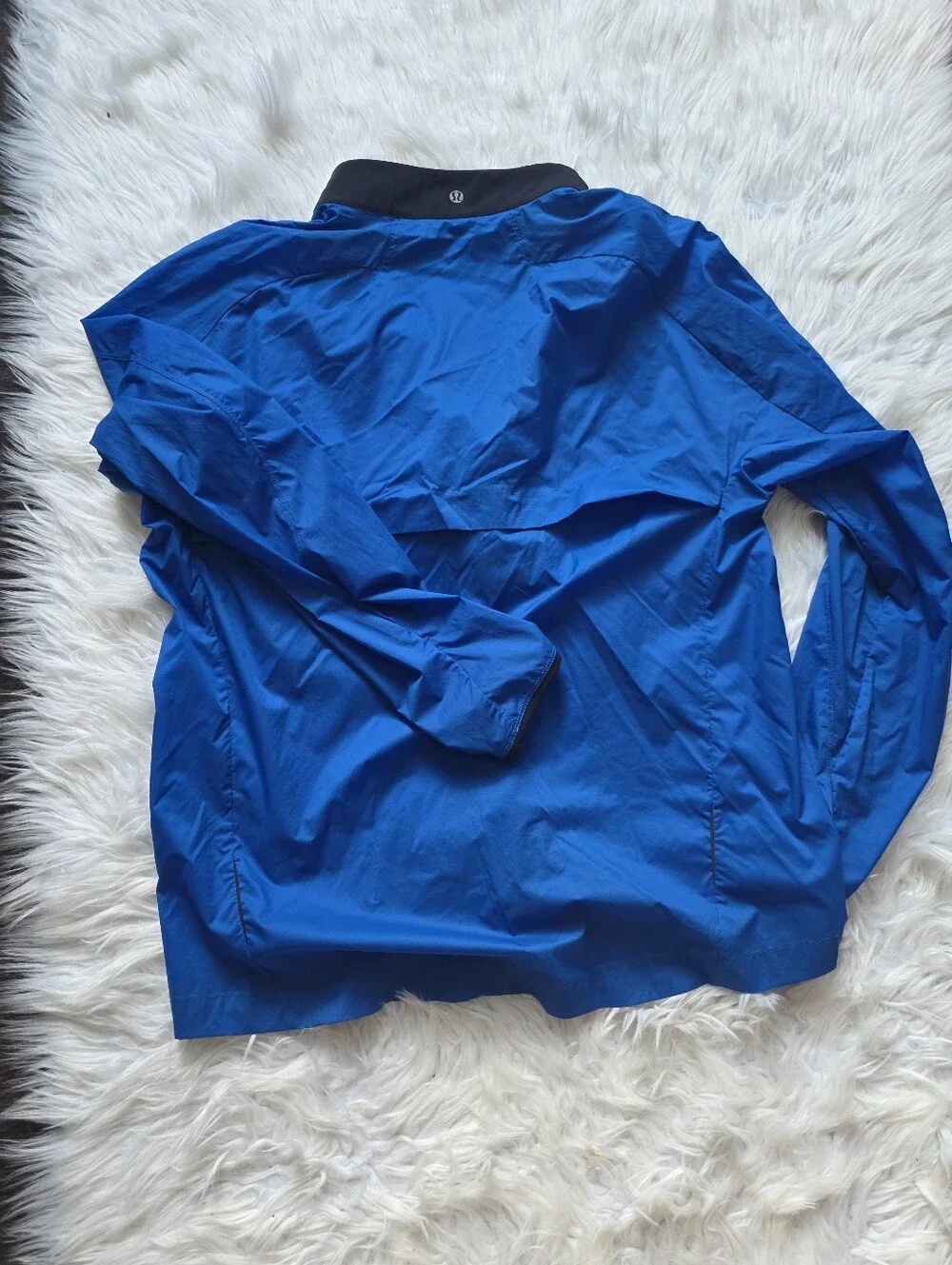 lululemon athletica lightweight windbreaker